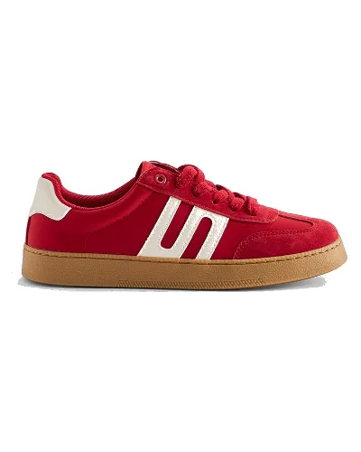 Czerwone sneakersy z białymi wstawkami