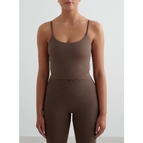Damski top treningowy bezszwowy, modelujący, cienkie ramiączka Shape brązowy