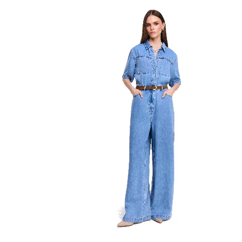 Jasnoniebieski kombinezon z denimu
