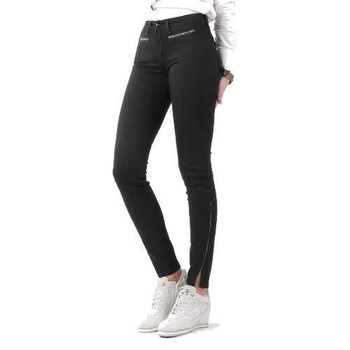 Jeansy Wrangler® Corynn Perfect Black W25FCK81H