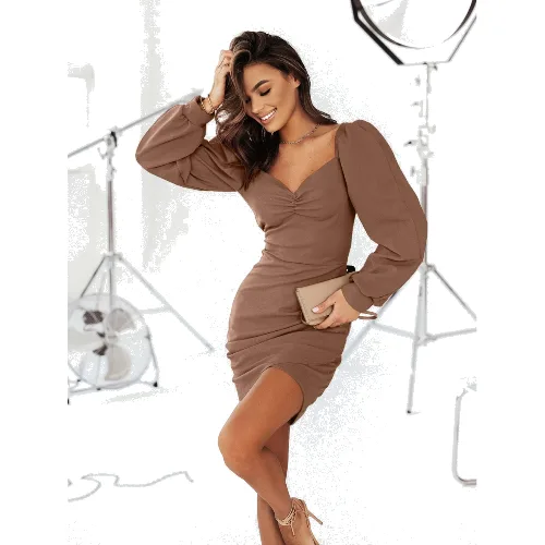 Sukienka z bufiastymi rękawami ADIANA - mocha mousse