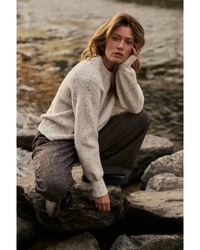 Sweter o prostym fasonie ecru