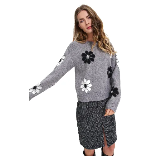 Sweter w kwiaty szary