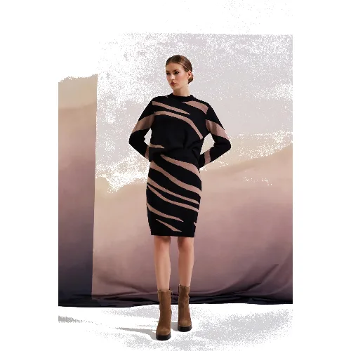 Sweter w zwierzęcy wzór czarny