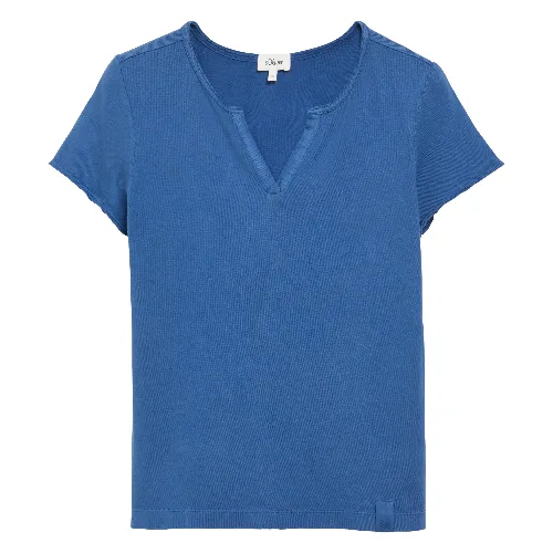 T-shirt z otwartymi brzegami i barwieniem po uszyciu