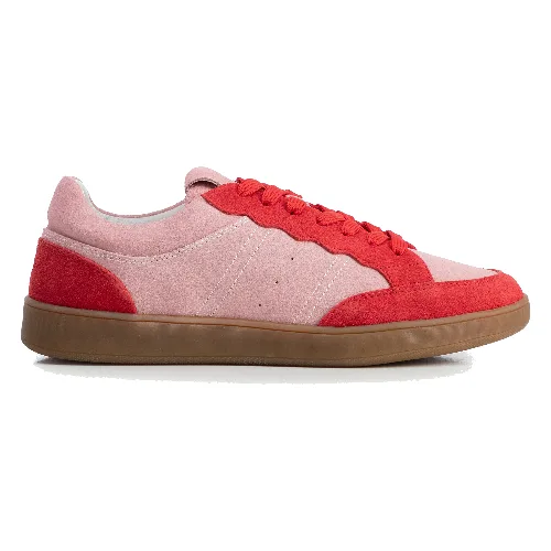 Zamszowe sneakersy z kontrastowymi elementami różowo - czerwone