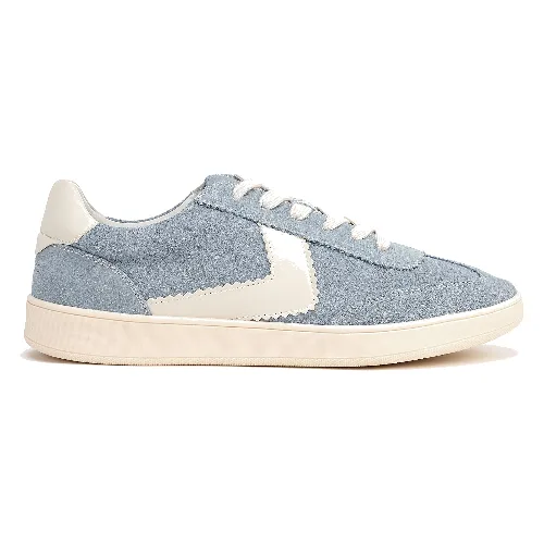 Zamszowe sneakersy z kontrastowymi wstawkami z ekoskóry niebiesko - białe